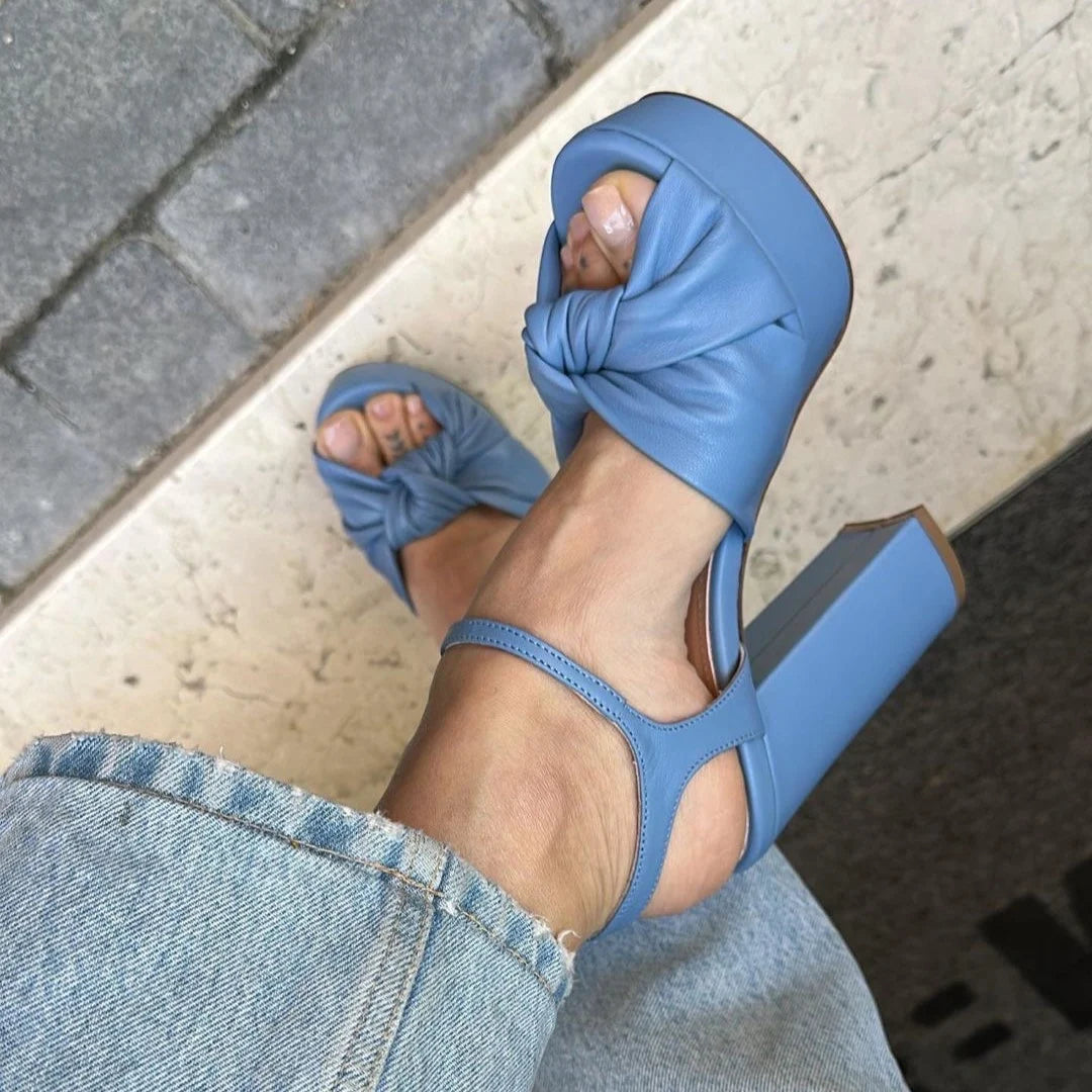 LINDA 679